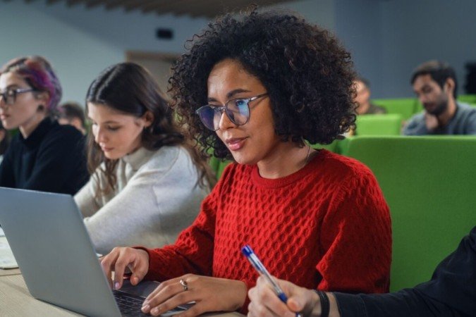 Dominar a prova de Ciências Sociais é fundamental para garantir uma boa nota na Fuvest (Imagem: Gorodenkoff | Shutterstock) -  (crédito: EdiCase)