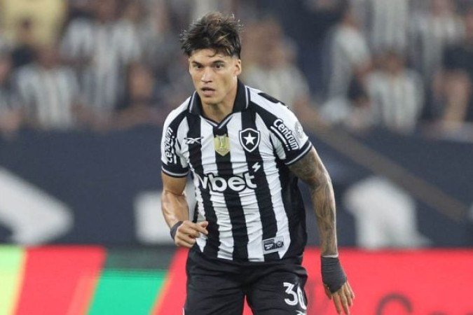 JOAQUÃN CORRÃ?A - Apresentou alguns erros bobos no inÃ­cio da partida, mas foi importante ao receber a bola em profundidade e sofrer o pÃªnalti de LÃ©o Jardim. NOTA: 6,0. Foto: VÃ­tor Silva/Botafogo