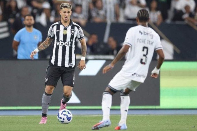 MATEO PONTE - Na segunda etapa, apareceu com mais liberdade e profundidade no apoio e não deixou a desejar na marcação. NOTA: 5,5. Foto: Vítor Silva/Botafogo