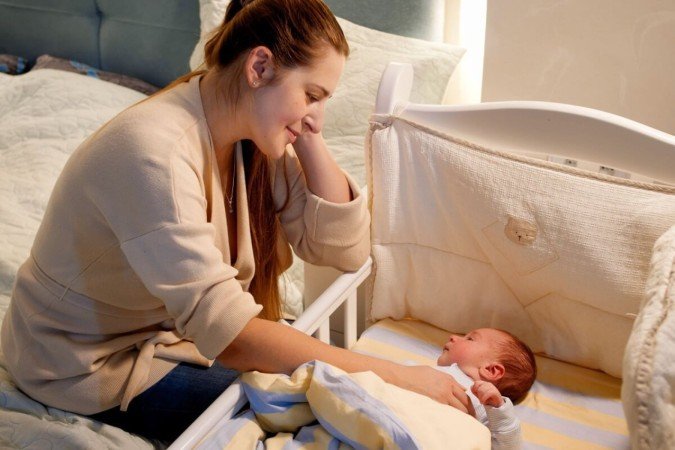 Dormir no próprio espaço garante um sono reparador e seguro para o bebê (Imagem: kryzhov | Shutterstock) -  (crédito: EdiCase)