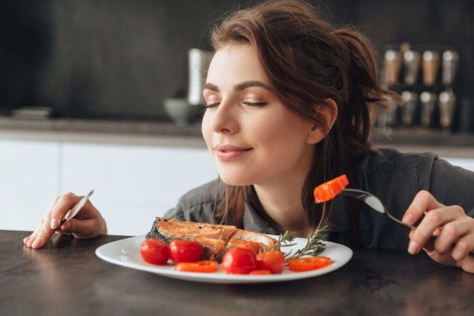 Consumir peixe diariamente melhora a saúde geral do corpo (Imagem: Dean Drobot | Shutterstock)  -  (crédito: EdiCase)