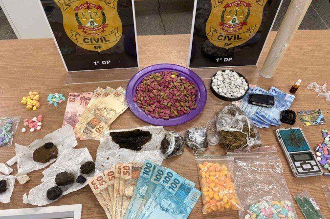 Operação desbanca grupo criminoso especializado na venda de drogas sintéticas -  (crédito: PCDF/Divulgação)