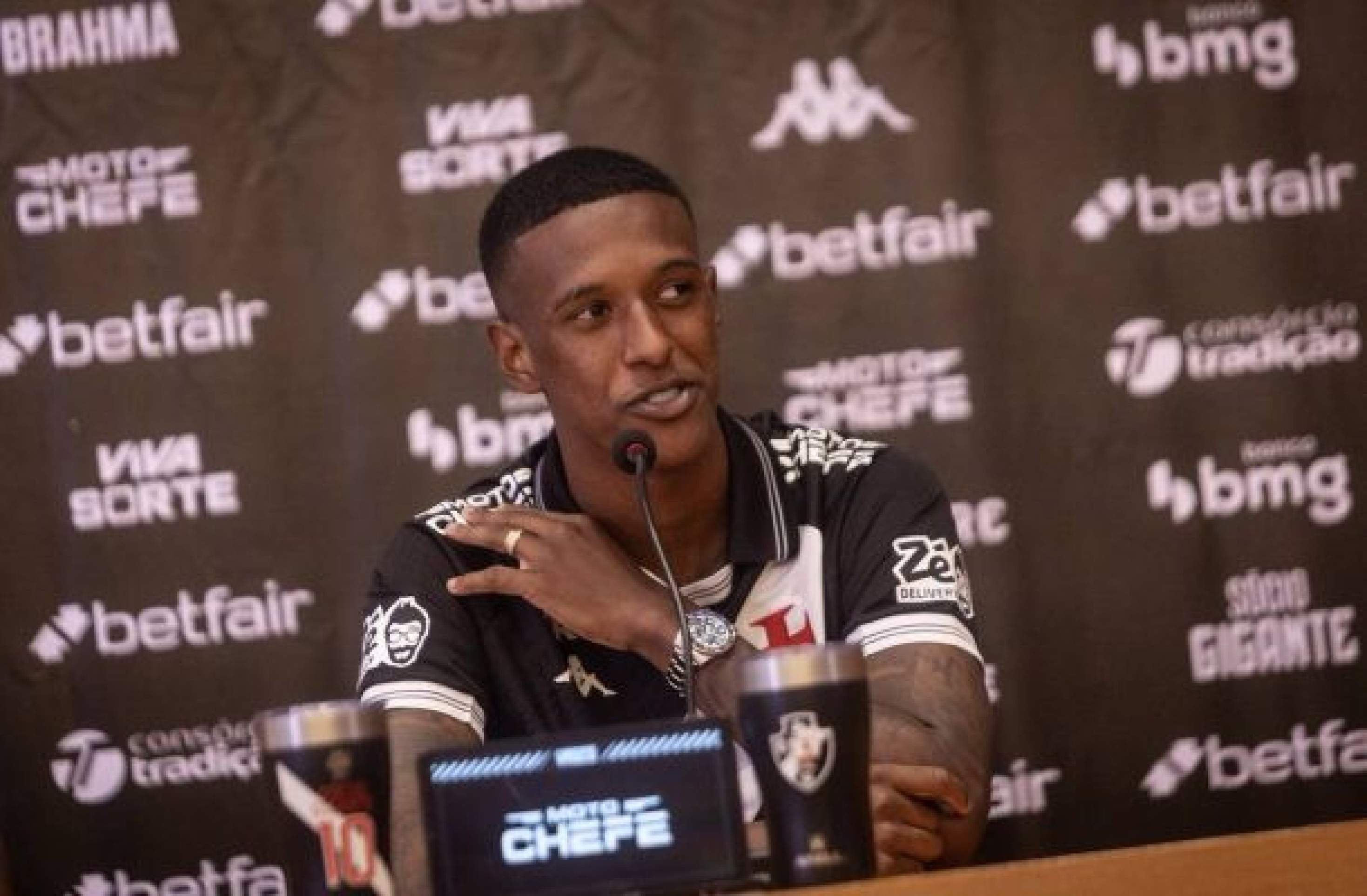 Autor do gol da classificação do Vasco, Robert Renan relembra fantasma de pênalti pelo Inter