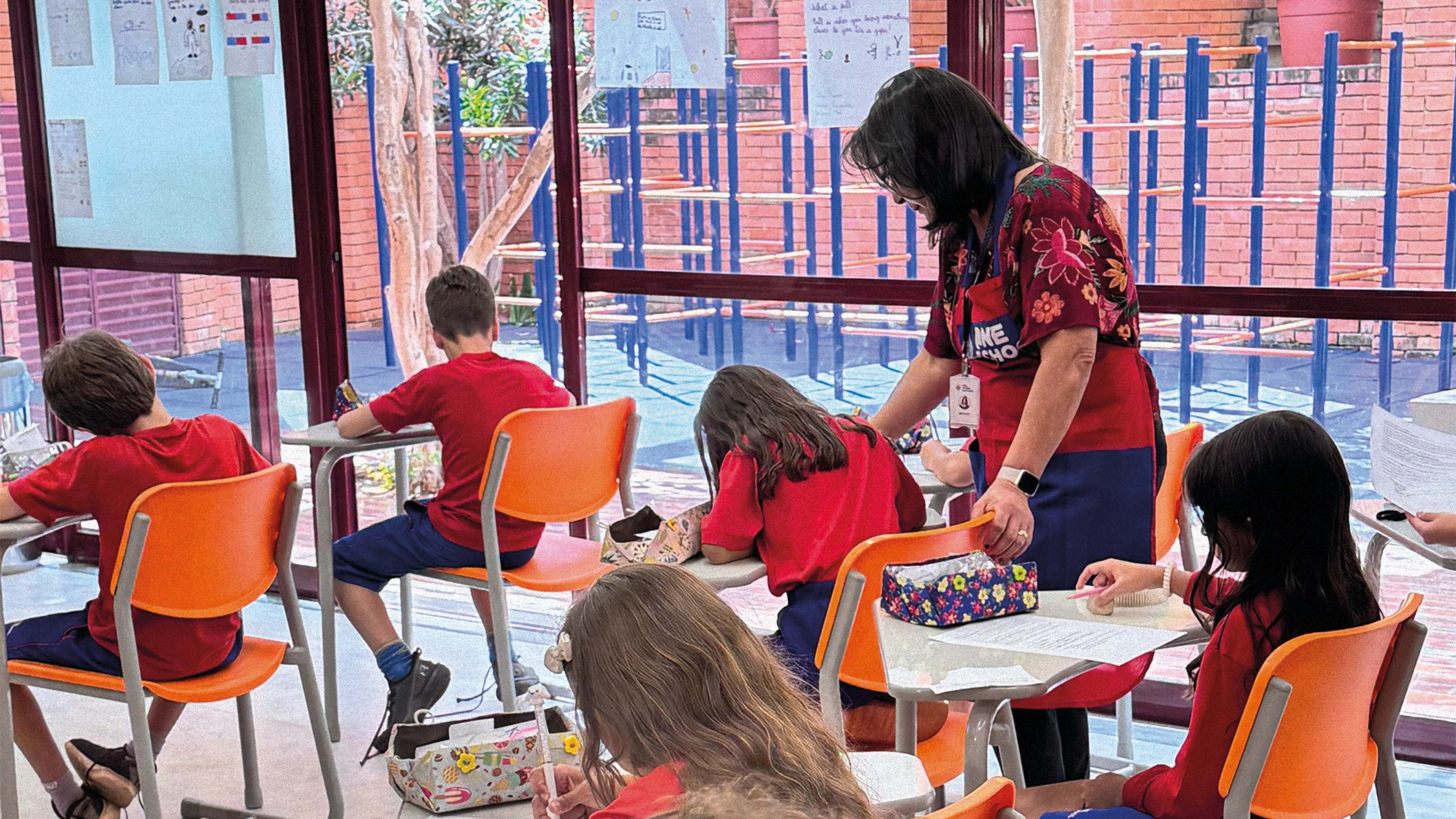 Abordagem bilíngue integrada ao desenvolvimento autônomo do estudante