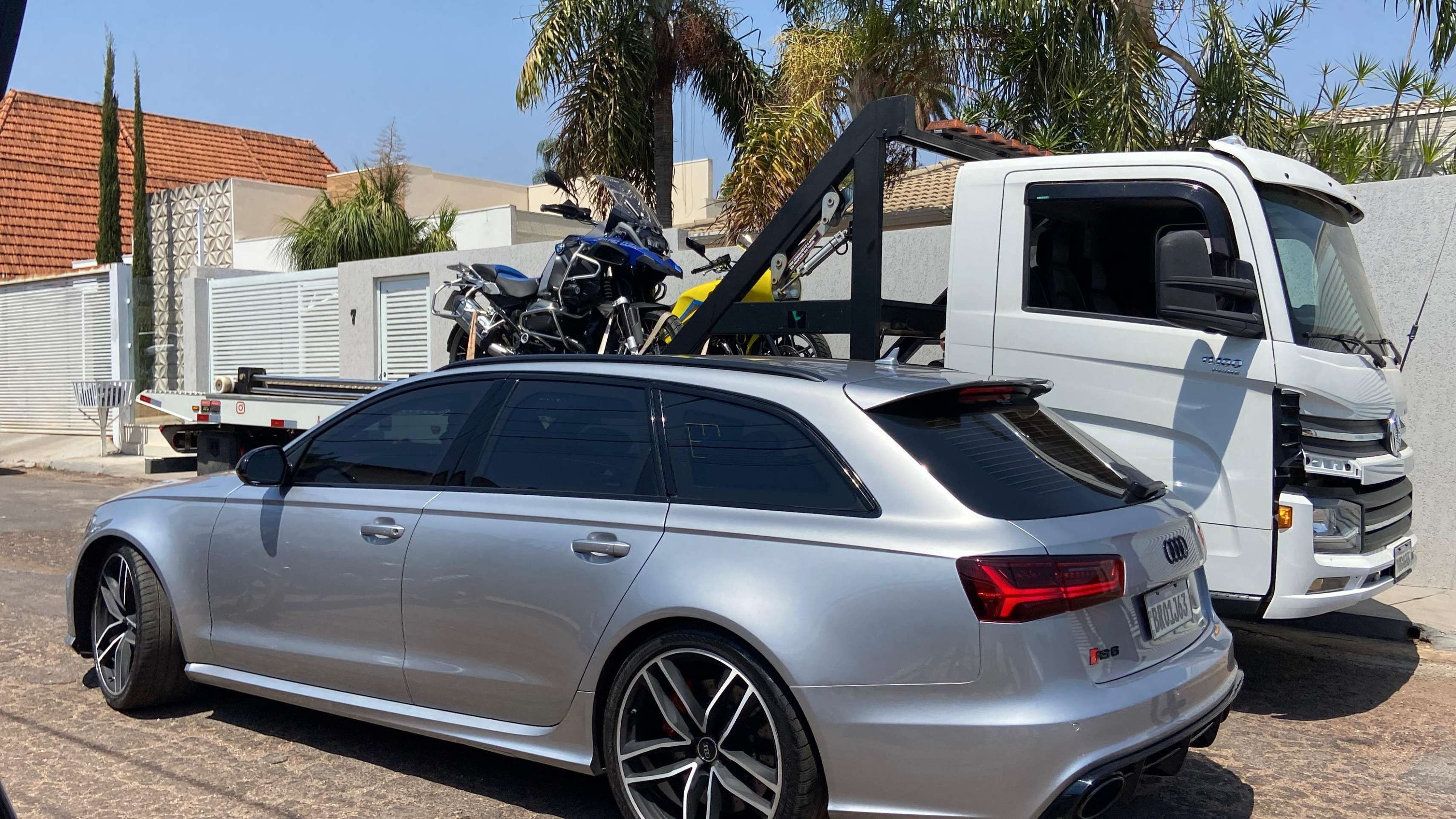 Carros e motos de colecionador foram apreendidos na casa do Careca do INSS, no Lago Sul