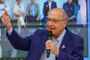 Geraldo Alckmin representará o presidente Lula, que no sábado viaja à Colômbia, onde participará da reunião da Celac - (crédito: Fabio Rodrigues-Pozzebom/ Agencia Brasil ) Geraldo Alckmin representará o presidente Lula, que no sábado viaja à Colômbia, onde participará da reunião da Celac - (crédito: Fabio Rodrigues-Pozzebom/ Agencia Brasil )