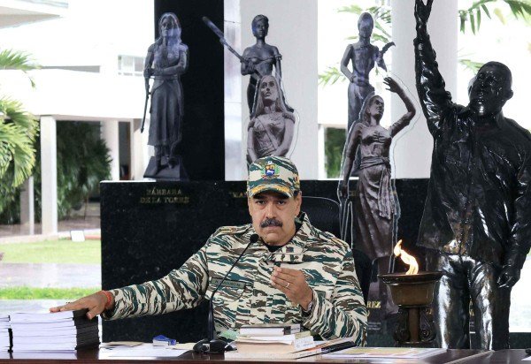 Esta foto, divulgada pela assessoria de imprensa da Presidência da Venezuela, mostra o presidente venezuelano Nicolás Maduro -  (crédito: JHONN ZERPA/Venezuelan Presidency/AFP)