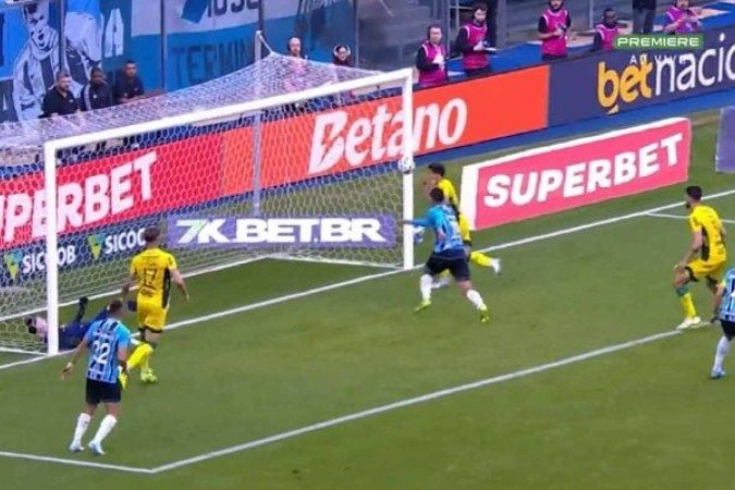 Alesson empurra a bola para o gol. Mirassol 1 a 0 - (crédito: Foto: Reprodução de TV) Alesson empurra a bola para o gol. Mirassol 1 a 0 - (crédito: Foto: Reprodução de TV)