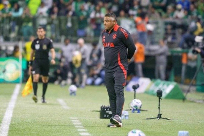 Roger Machado é mantido no cargo mesmo com goleada sofrida -  (crédito:  Foto: Ricardo Duarte / Internacional)