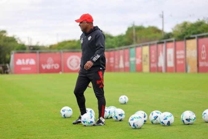 Roger Machado é garantido no cargo para o Gre-Nal - (crédito: Foto: Ricardo Duarte / Internacional) Roger Machado é garantido no cargo para o Gre-Nal - (crédito: Foto: Ricardo Duarte / Internacional)