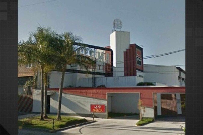 Briga em quarto de motel termina com jovem ferida e fuga inesperada no Rio
