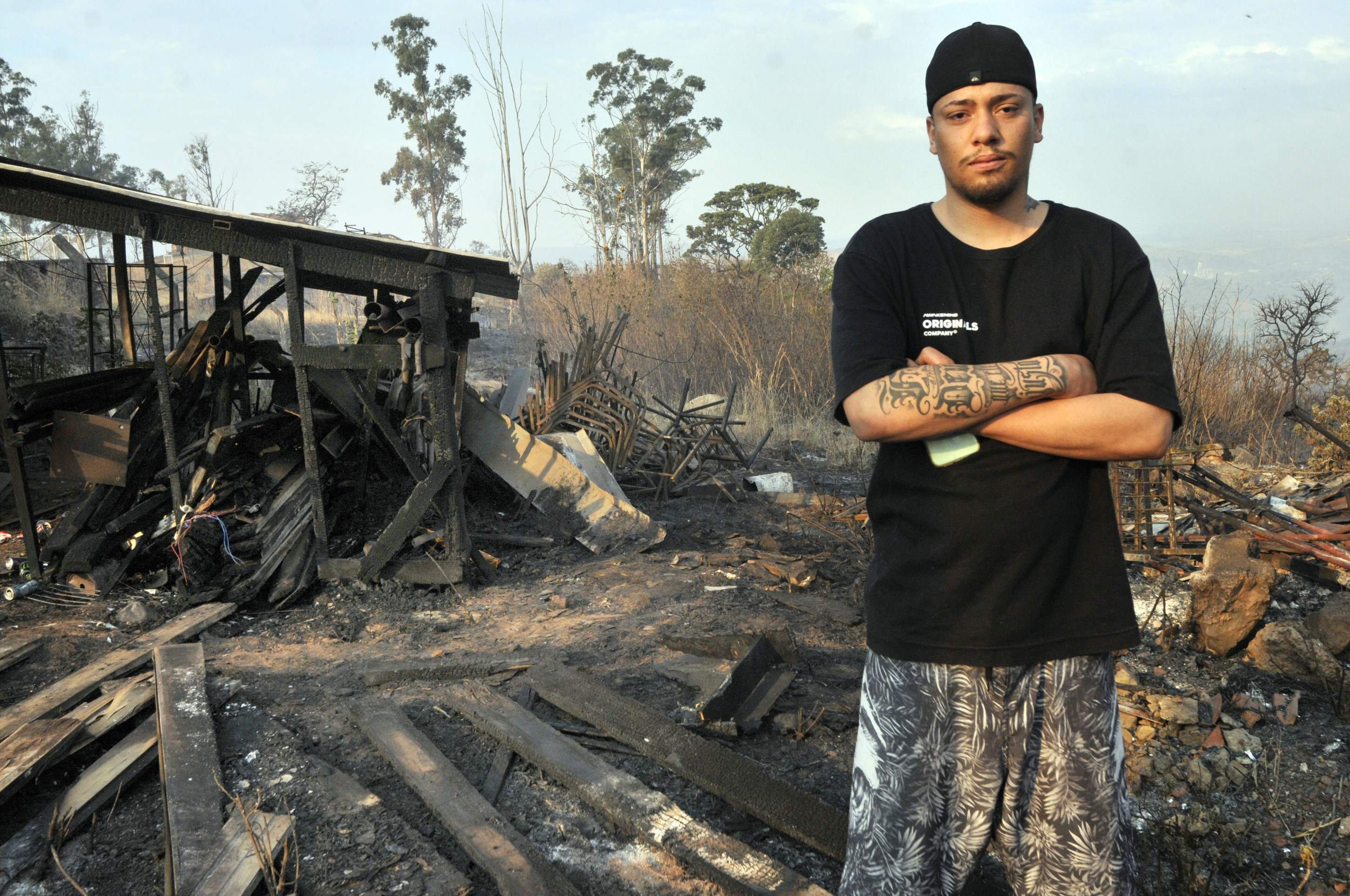  14/08/2025 Crédito: Marcelo Ferreira/CB/D.A Press. Brasil. Brasília - DF - Incêndio na rua 11 do Lago Oeste, quase chega nas casas dos moradores da região. João Victor Soares Rodrigues.