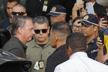 Para a maioria dos brasileiros (52,9%), Bolsonaro não está sendo perseguido. Outros 46,9%, porém pensam o contrário -  (crédito: Pablo PORCIUNCULA / AFP)