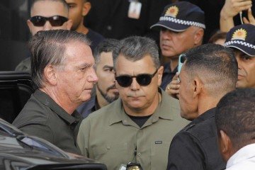 Médicos de SP vão a Brasília para acompanhar Bolsonaro: 'Urgência' - Pablo PORCIUNCULA / AFP