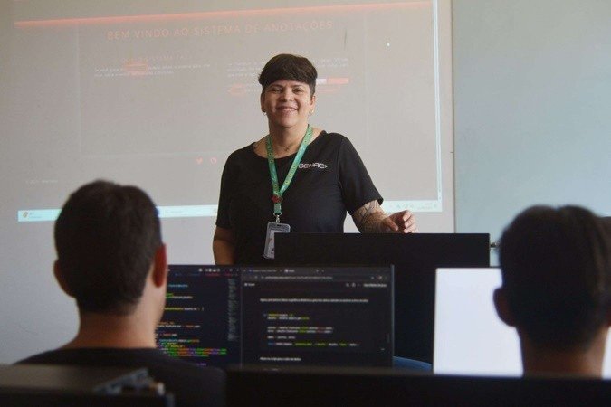 Maristela Nunes, que descobriu ter autismo há três anos, elogia o acolhimento do Senac, onde é professora   -  (crédito: Ed Alves/CB/D.A Press)