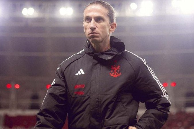 FILIPE LUÍS - O treinador não fez grandes mudanças para a partida e conseguiu se manter uma equipe coesa. No segundo tempo, mostrou ter mais atenção para o confronto da Libertadores, sem impulsionar muito o campo ofensivo. Nota: 6 - Foto: Adriano Fontes/Flamengo