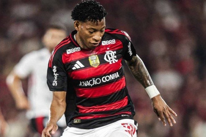 PLATA - Foi o melhor entre as opções que vieram do banco. Teve uma presença mais aguada no campo de ataque, participando da criação das oportunidades de gols. Nota: 6 - Foto: Gilvan de Souza/Flamengo
