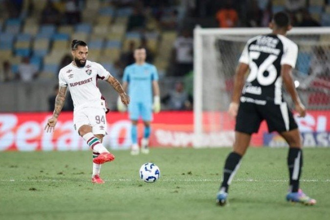 OTÁVIO – Fez mais uma vez o papel de desarticulador das jogadas do rival, além de segurar um pouco mais para ajudar a fechar espaços. NOTA 6,0. Foto: Marcelo Gonçalves/Fluminense