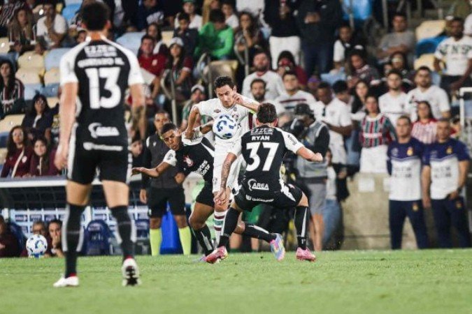 Ganso sentiu a panturrilha esquerda durante duelo contra o Corinthians  -  (crédito: Foto: Marcelo Gonçalves/Fluminense FC)