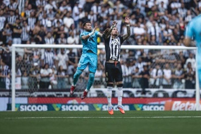 NEYMAR – Muito participativo e com alguns bons passes. Mas segue longe do craque que é. Perdeu pelo menos dois gols que no passado ele colocaria na rede. Sofreu um pênalto claro  NOTA 6,0. Foto: Pedro Souza/Atlético