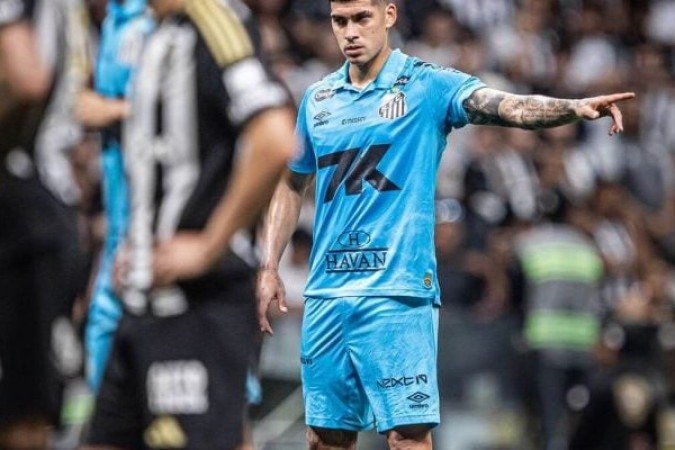 ADONIS – Substituiu Guilherme após a expulsão de Zé Ivaldo para rearrumar a defesa. Fez um jogo bastante convincente. NOTA 6,0. Foto: Raul Baretta/ Santos FC.