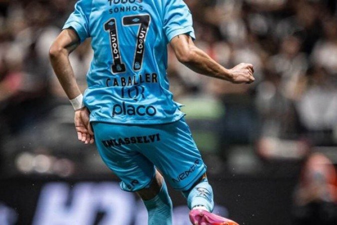 CABALLERO - Substituto de Victor Hugo na metade final do segundo tempo. Jogo discreto, mas fechando bem os espaços quando o time estava com dez.  NOTA 5,5; Foto: Raul Baretta/ Santos FC.