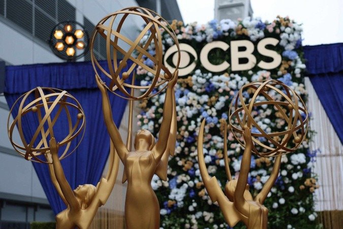 As estatuetas do Emmy são vistas antes do 77º Primetime Emmy Awards no Peacock Theatre em LA Live, em Los Angeles, em 14 de setembro de 2025 -  (crédito: T. Fallon / AFP)