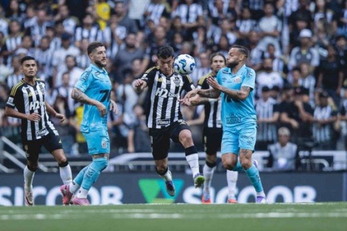 GUILHERME – Bom trabalho pela esquerda e tentando chegar na área. Mas, desta vez, arrematou pouco. Saiu no segundo tempo com cara de poucos amigos, dando vaga a Adonis. NOTA 5,5.Foto: Pedro Souza/Atlético