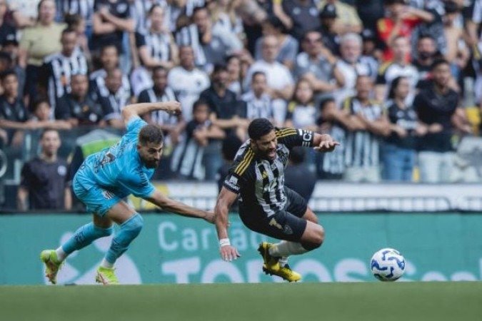 LUAN PERES – Partida muito eficaz, anulando Hulk e sempre bem posicionado nos cruzamentos. Está ajustando o miolo da defesa. NOTA 6,5. Foto: Pedro Souza/Atlético