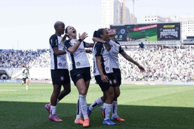 Jogadoras do Corinthians vibram logo após o gol de Thais, que valeu o hepta brasileira ao Corinthians - (crédito: Foto: Divulgação CBF) Jogadoras do Corinthians vibram logo após o gol de Thais, que valeu o hepta brasileira ao Corinthians - (crédito: Foto: Divulgação CBF)