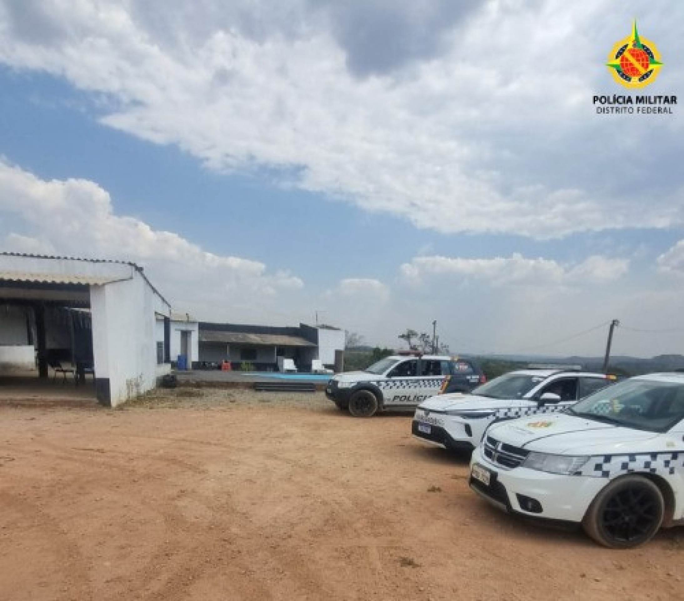 Adolescente resgatada de cárcere pediu ajuda à mãe antes de ser achada pela PM