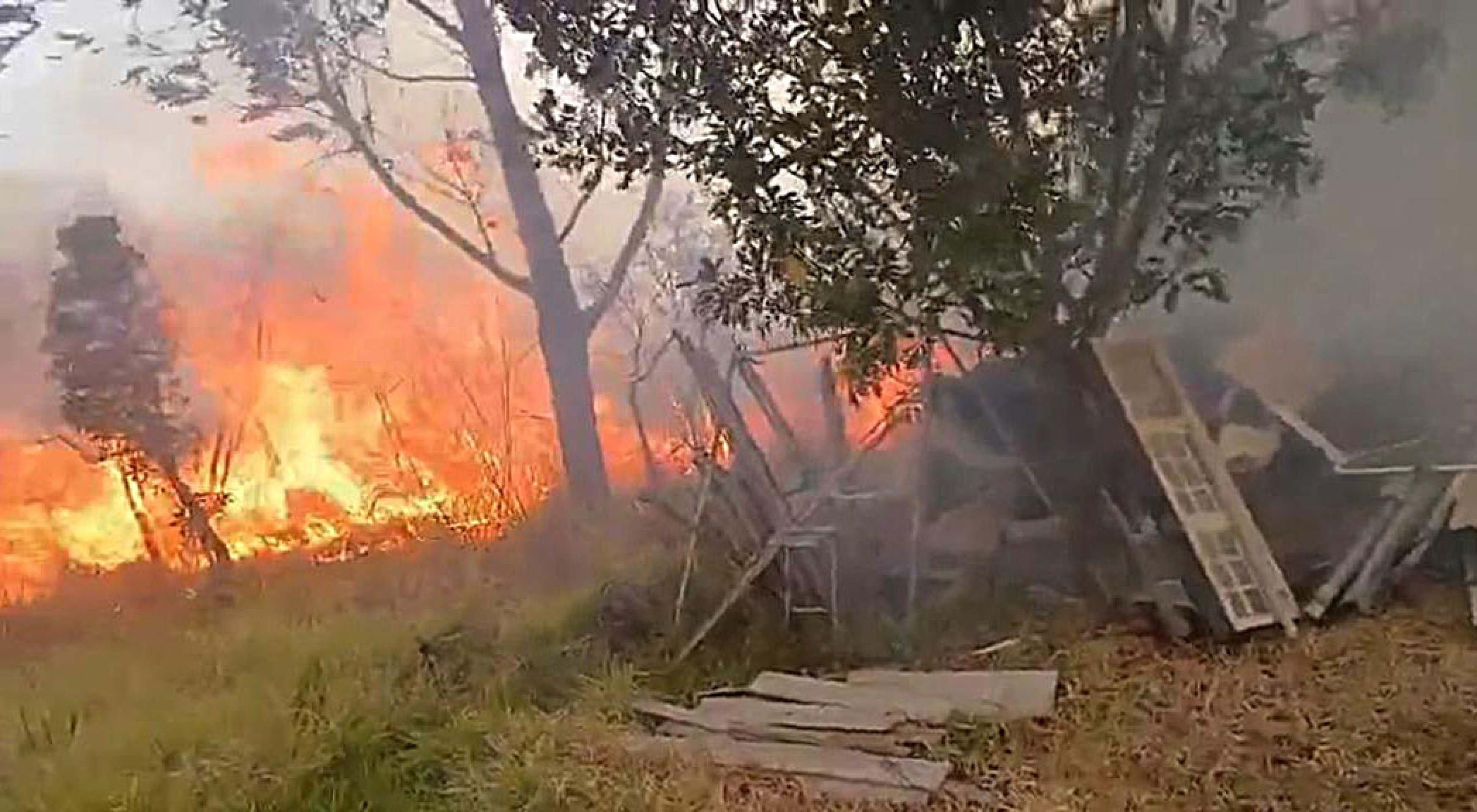  14/08/2025 . Brasil. BrasÃ­lia - DF - IncÃªndio na rua 11 do Lago Oeste, quase chega nas casas dos moradores da regiÃ£o.