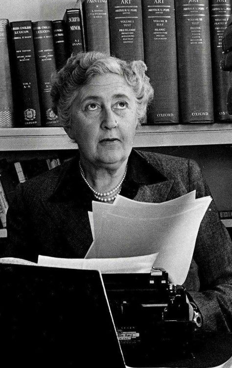 Agatha Christie mantém suas histórias vivas em adaptações até hoje -  (crédito: Divulgação )