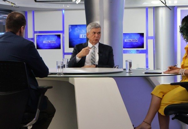  Bruna Gaston CB/DA Press