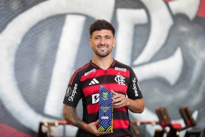 Comentarista da TNT Sports se rende a Arrascaeta em vitória do Flamengo -  (crédito: Foto: Gilvan de Souza/CRF)