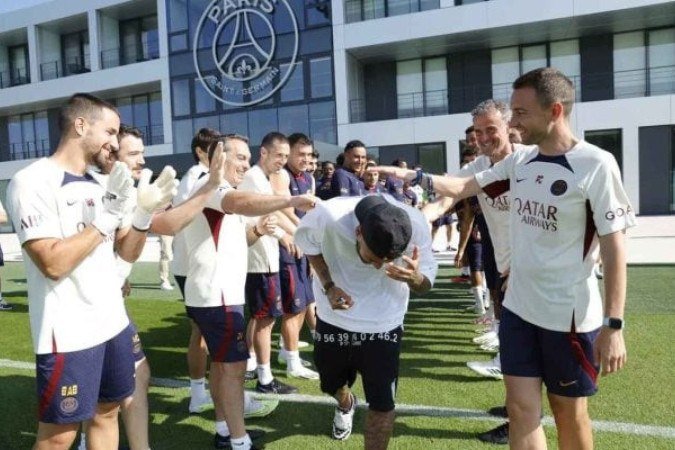 Momento da despedida de Neymar com os jogadores do PSG -  (crédito: Foto: Divulgação)