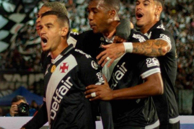 Coutinho reafirma boa fase no Vasco e se torna o terceiro artilheiro da Coutinho reafirma boa fase no Vasco e se torna o terceiro artilheiro da