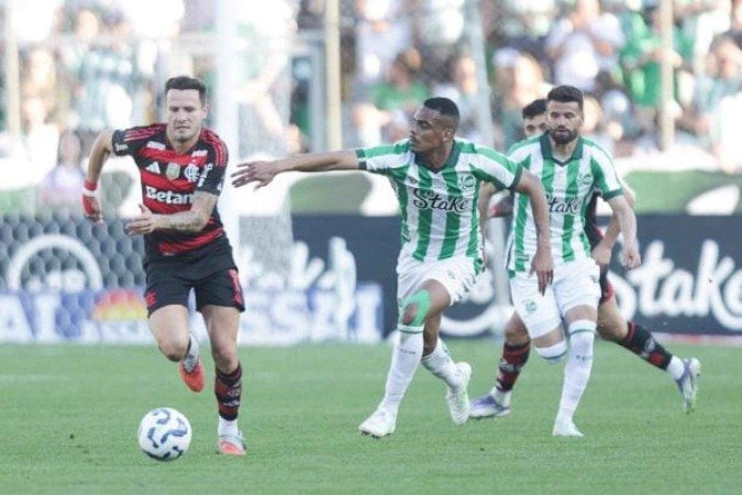 Saúl se destaca em vitória do Flamengo sobre o Juventude, em Caxias do Sul - (crédito: Foto: Gilvan de Souza/Flamengo) Saúl se destaca em vitória do Flamengo sobre o Juventude, em Caxias do Sul - (crédito: Foto: Gilvan de Souza/Flamengo)