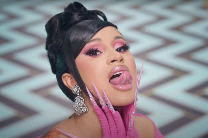 Cardi B leva “bronca” da filha Kulture em live de divulgação do álbum - (crédito: TMJBrazil) Cardi B leva “bronca” da filha Kulture em live de divulgação do álbum - (crédito: TMJBrazil)