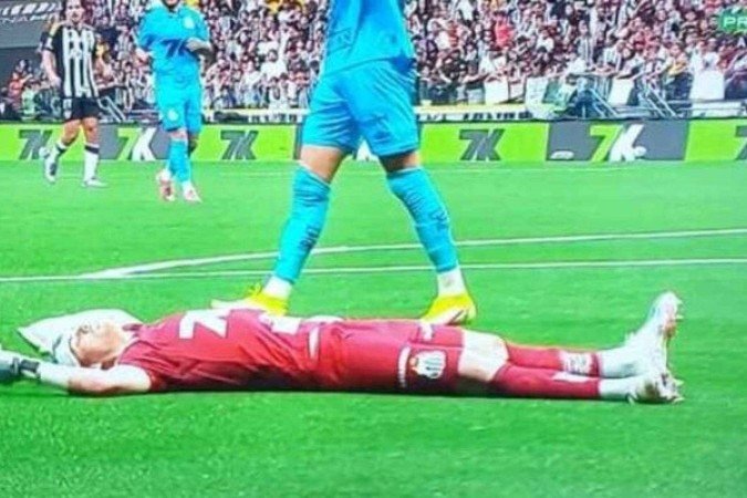 Gabriel Brazão é dúvida para clássico contra o São Paulo - (crédito: Foto: Raul Baretta/ Santos) Gabriel Brazão é dúvida para clássico contra o São Paulo - (crédito: Foto: Raul Baretta/ Santos)