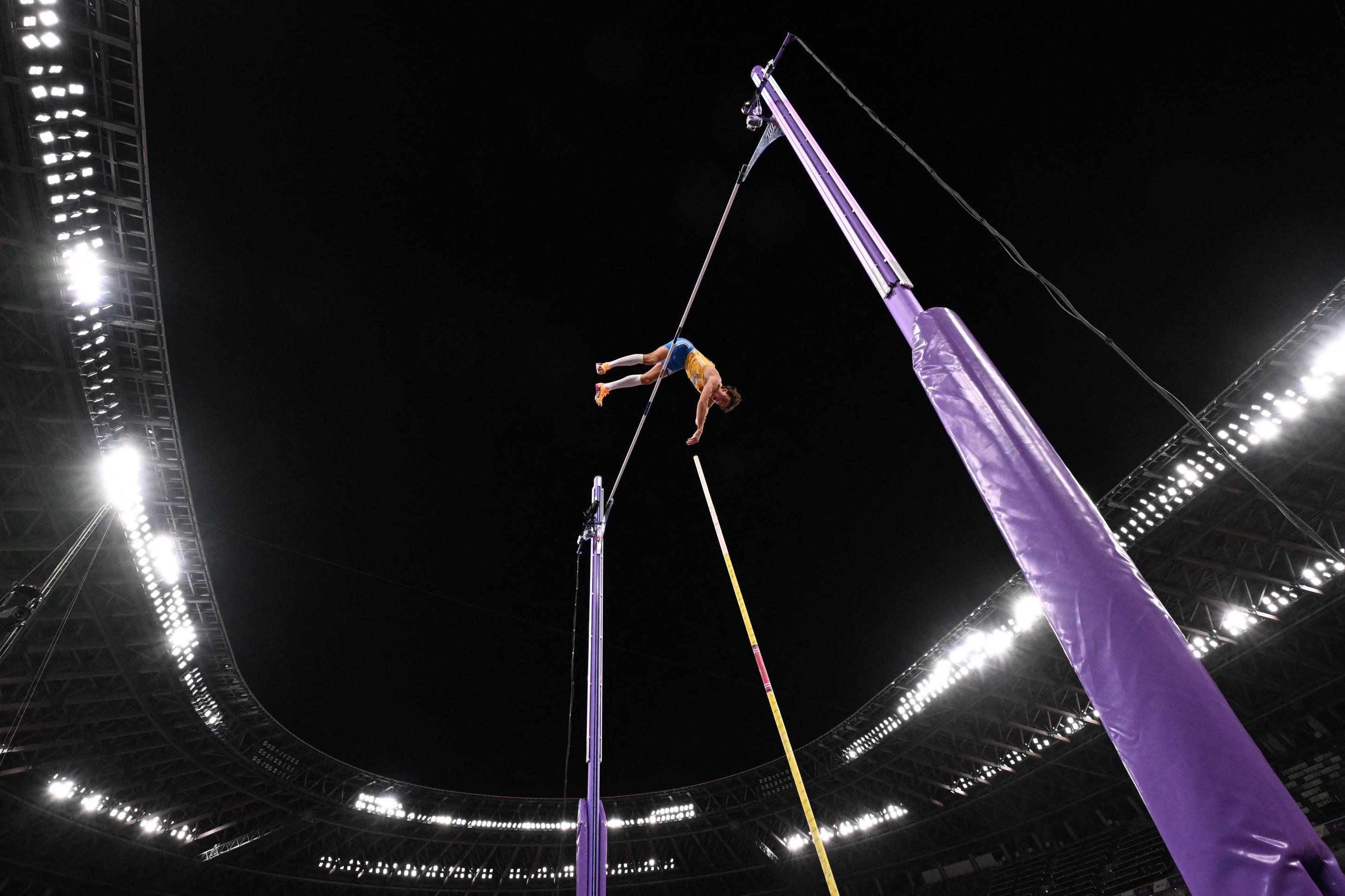 O "voo" de Duplantis na final masculina do salto com vara no Mundial de Tóquio