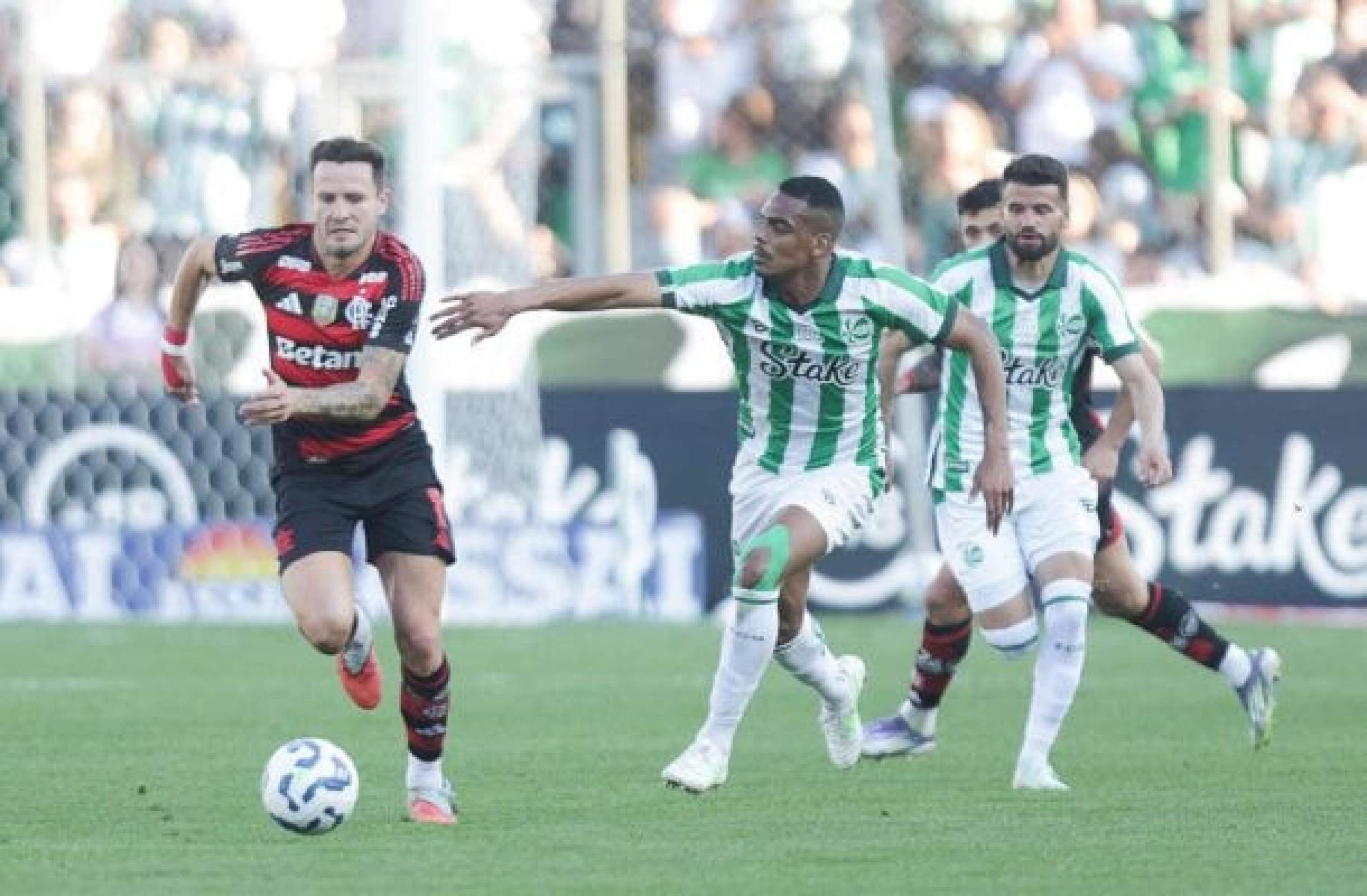 Saúl ressalta saga para jogar pelo Flamengo após nascimento do filho: “Noite no hospital”
