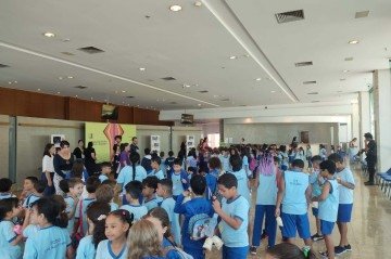Cinco turmas da Escola Classe 15, de Ceilândia, aproveitaram a sessão infantil desta terça-feira (16/9) -  (crédito: Foto: Luiz Fellipe Alves/CB/DA Press)