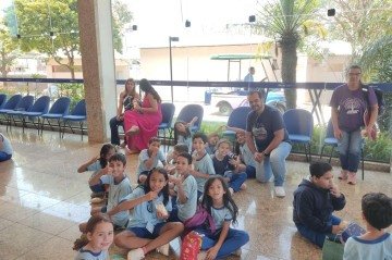 Professor Glauber e sua turma durante o lanche pós sessão