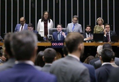 Motta (C) argumentou que a iniciativa de votar a proposta se deu após 
