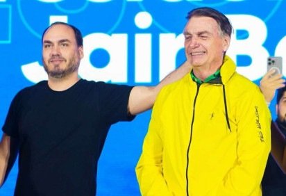 Jair Bolsonaro e Carlos Bolsonaro -  (crédito: Reprodução/Instagram )