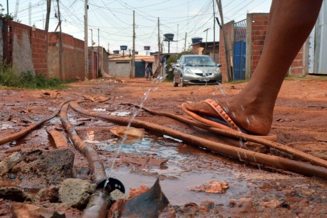  32 milhões de pessoas vivem no país sem acesso à água potável -  (crédito:  Ed Alves CB/DA Press)