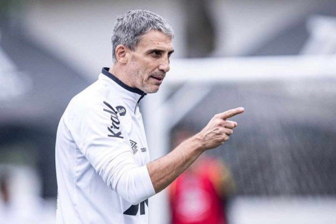 Vojvoda começou os trabalhos para encarar o São Paulo - (crédito: Foto: Raul Baretta/Santos FC) Vojvoda começou os trabalhos para encarar o São Paulo - (crédito: Foto: Raul Baretta/Santos FC)
