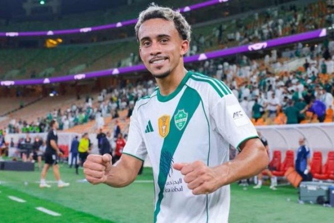Matheus Gonçalves durante a estreia com a camisa do Al-Ahli, da Arábia Saudita - (crédito: Foto: Divulgação/Al-Ahli) Matheus Gonçalves durante a estreia com a camisa do Al-Ahli, da Arábia Saudita - (crédito: Foto: Divulgação/Al-Ahli)