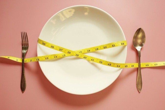 Por vezes, para emagrecer pode ser necessário outros cuidados além de comer pouco (Imagem: Boontoom Sae-Kor | Shutterstock) -  (crédito: EdiCase)